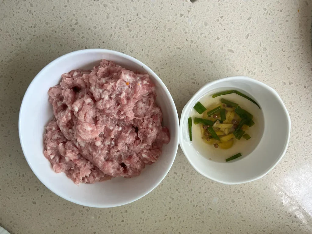 Scallion Pork Wonton Filling with Hot Oil