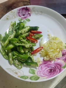 Stir-Fried Chicken Gizzards and Intestines with Eggs