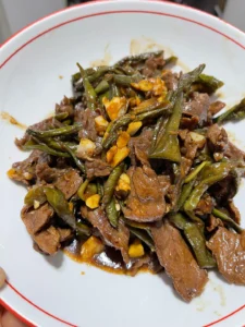 Stir-Fried Beef with Dried Chilies