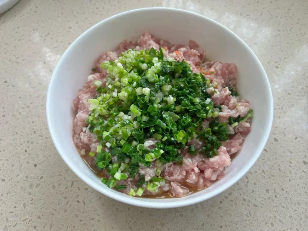 Scallion Pork Wonton Filling with Hot Oil