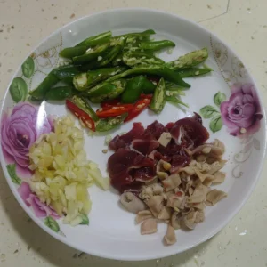 Stir-Fried Chicken Gizzards and Intestines with Eggs