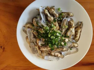 Blanched Razor Clams with Scallion Oil