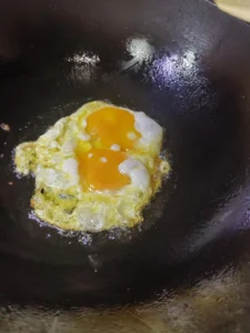Stir-Fried Chicken Gizzards and Intestines with Eggs