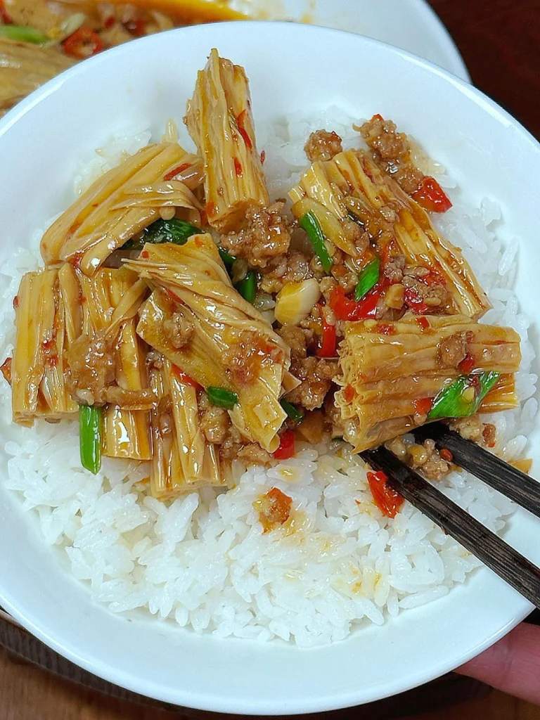 Braised Tofu Skin with Minced Pork