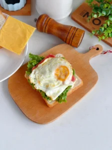 Classic Ham and Egg Sandwich — Quick 5-Minute Breakfast for Kids