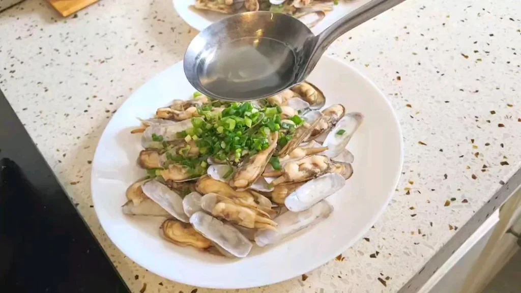 Blanched Razor Clams with Scallion Oil