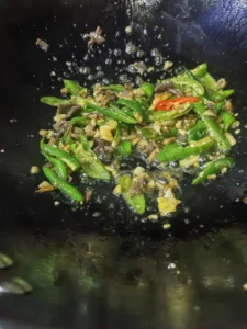 Stir-Fried Chicken Gizzards and Intestines with Eggs